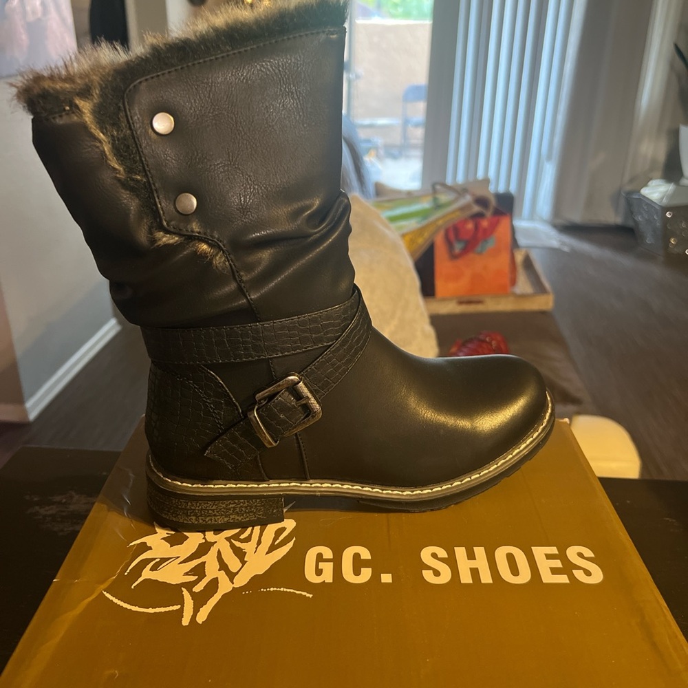 Good Choice Shoes! Fur-lined boots!